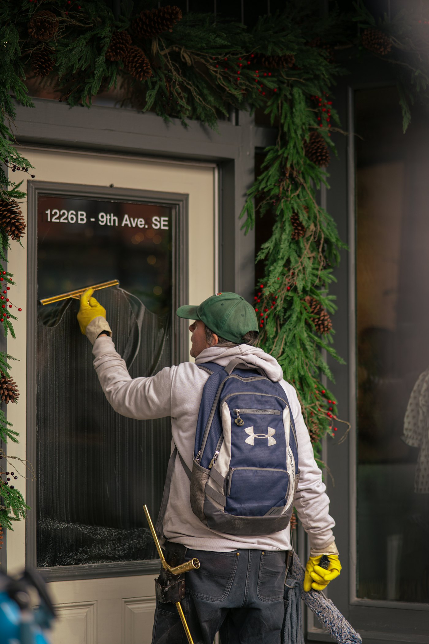 Cleaning glass with a squeegee